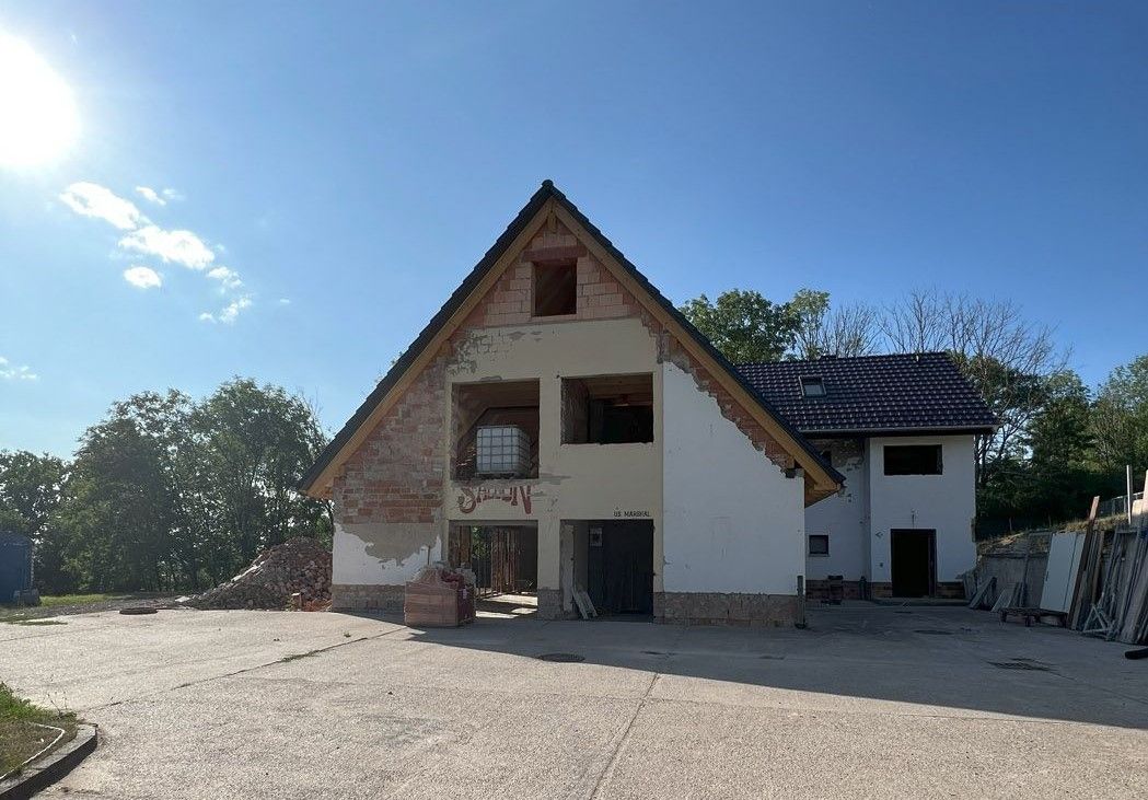 Haus vor Sanierungsarbeiten